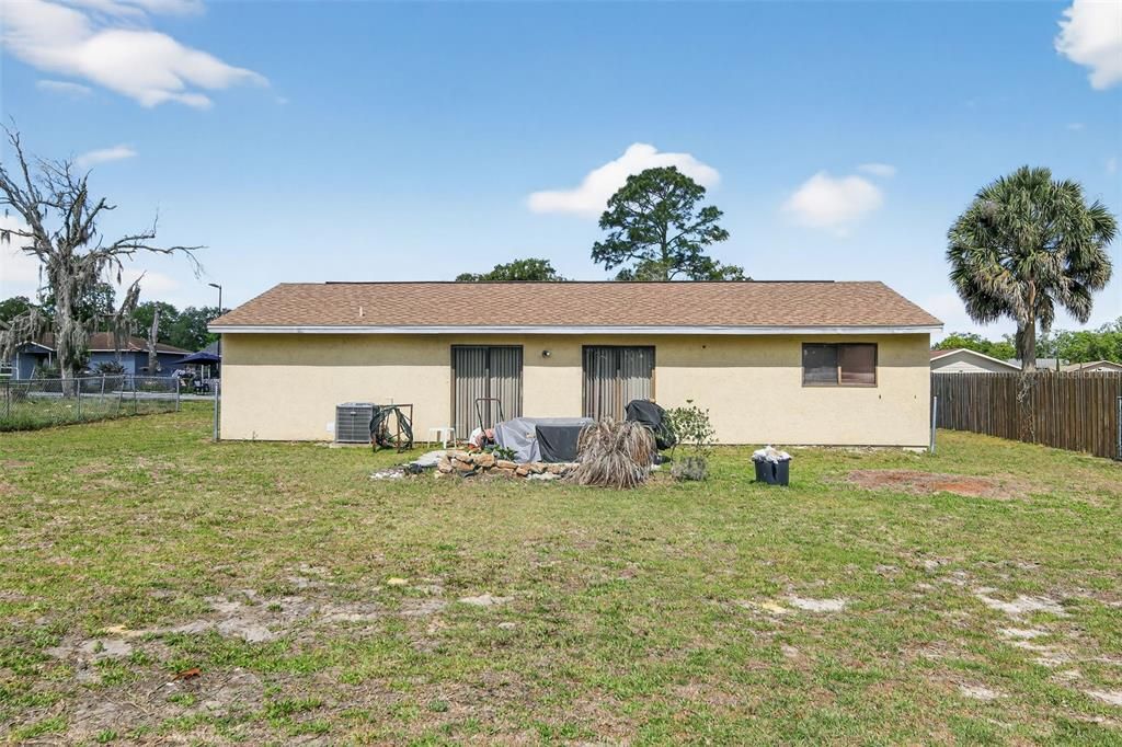 For Sale: $169,000 (2 beds, 1 baths, 904 Square Feet)