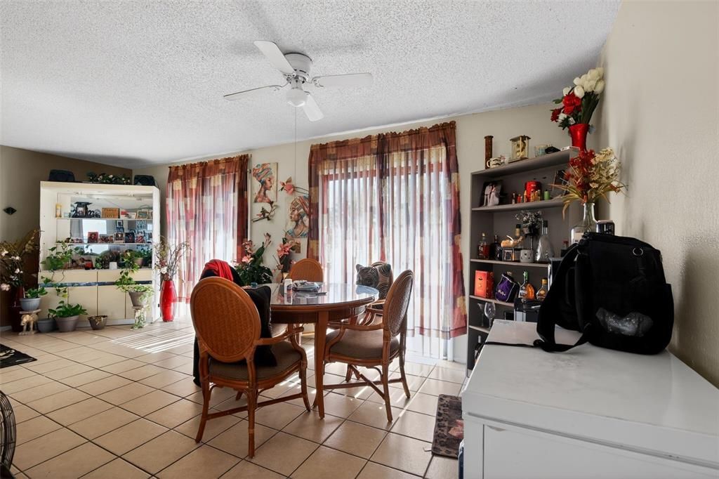 For Sale: $169,000 (2 beds, 1 baths, 904 Square Feet)