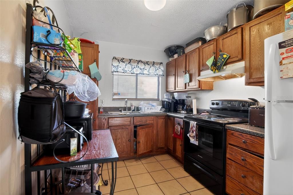 For Sale: $169,000 (2 beds, 1 baths, 904 Square Feet)