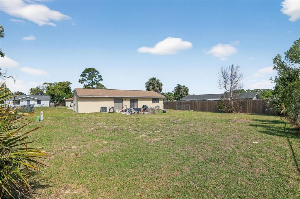 For Sale: $169,000 (2 beds, 1 baths, 904 Square Feet)