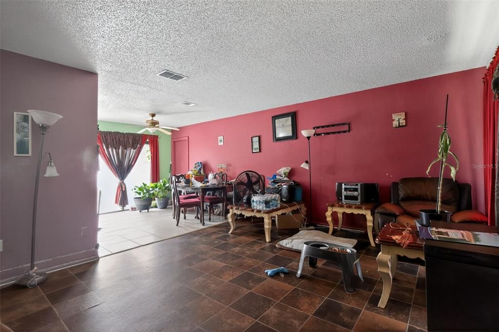 En Venta: $159,000 (2 camas, 1 baños, 900 Pies cuadrados)