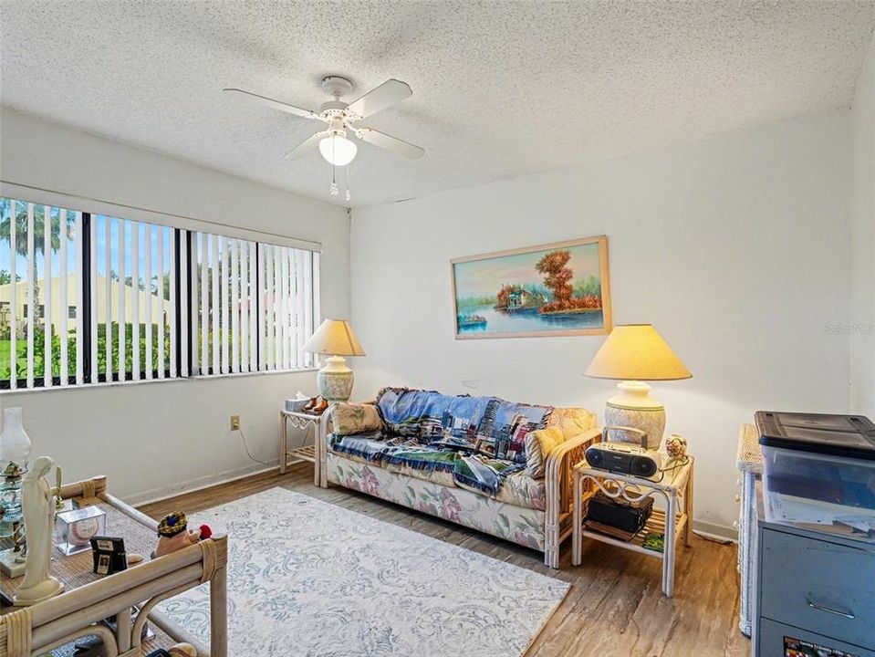 На продажу: $135,000 (2 спален, 2 ванн, 1014 Квадратных фут)