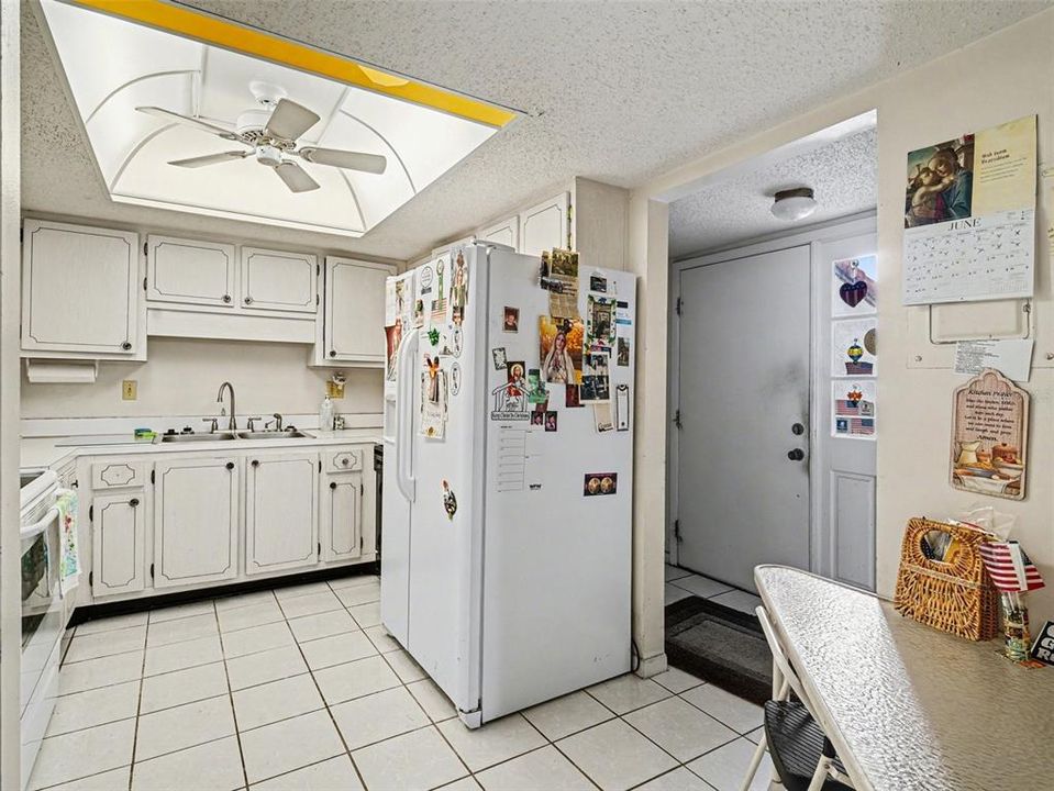 На продажу: $135,000 (2 спален, 2 ванн, 1014 Квадратных фут)