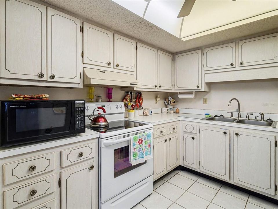 На продажу: $135,000 (2 спален, 2 ванн, 1014 Квадратных фут)