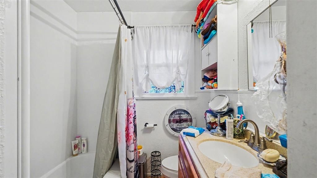 На продажу: $189,000 (3 спален, 2 ванн, 1646 Квадратных фут)