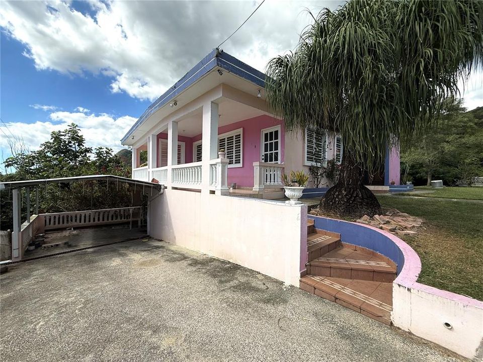 Недавно продано: $225,000 (4 спален, 2 ванн, 2400 Квадратных фут)