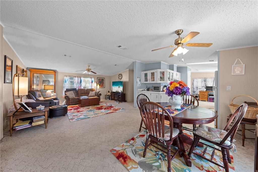 For Sale: $200,000 (2 beds, 2 baths, 1269 Square Feet)