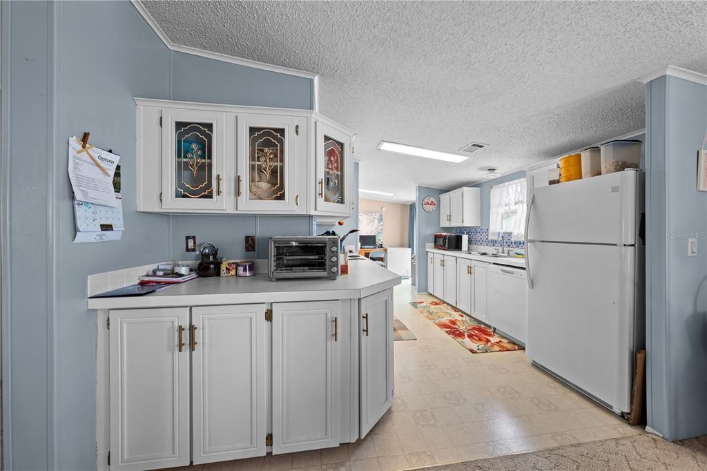 For Sale: $200,000 (2 beds, 2 baths, 1269 Square Feet)