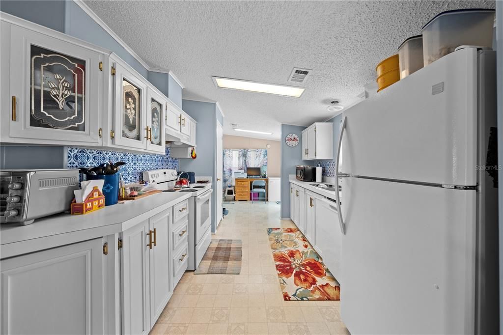 For Sale: $200,000 (2 beds, 2 baths, 1269 Square Feet)