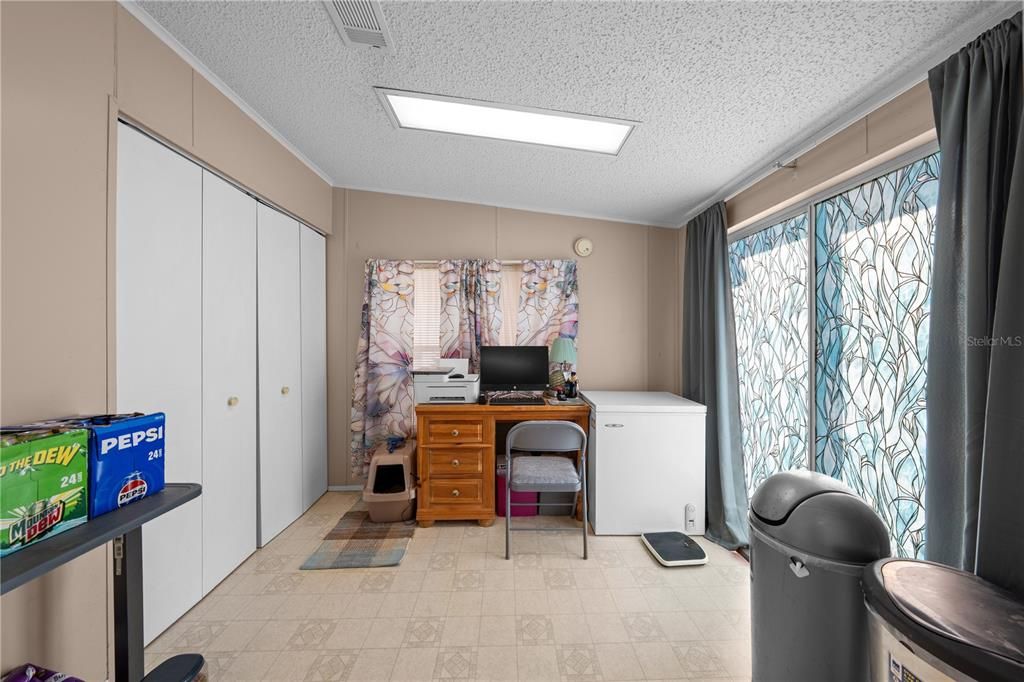 For Sale: $200,000 (2 beds, 2 baths, 1269 Square Feet)