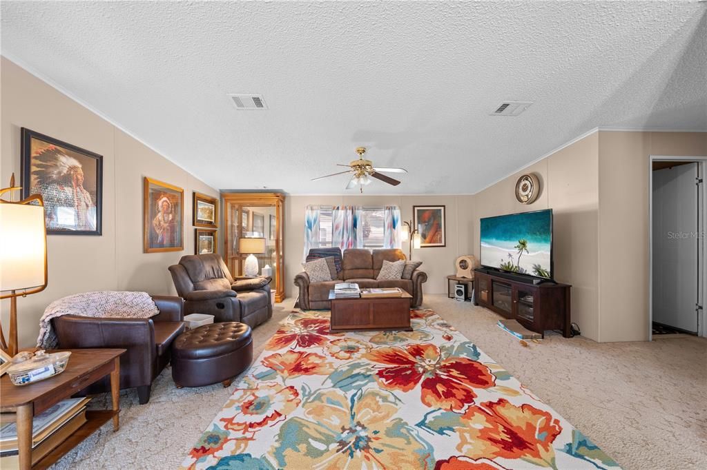 For Sale: $200,000 (2 beds, 2 baths, 1269 Square Feet)