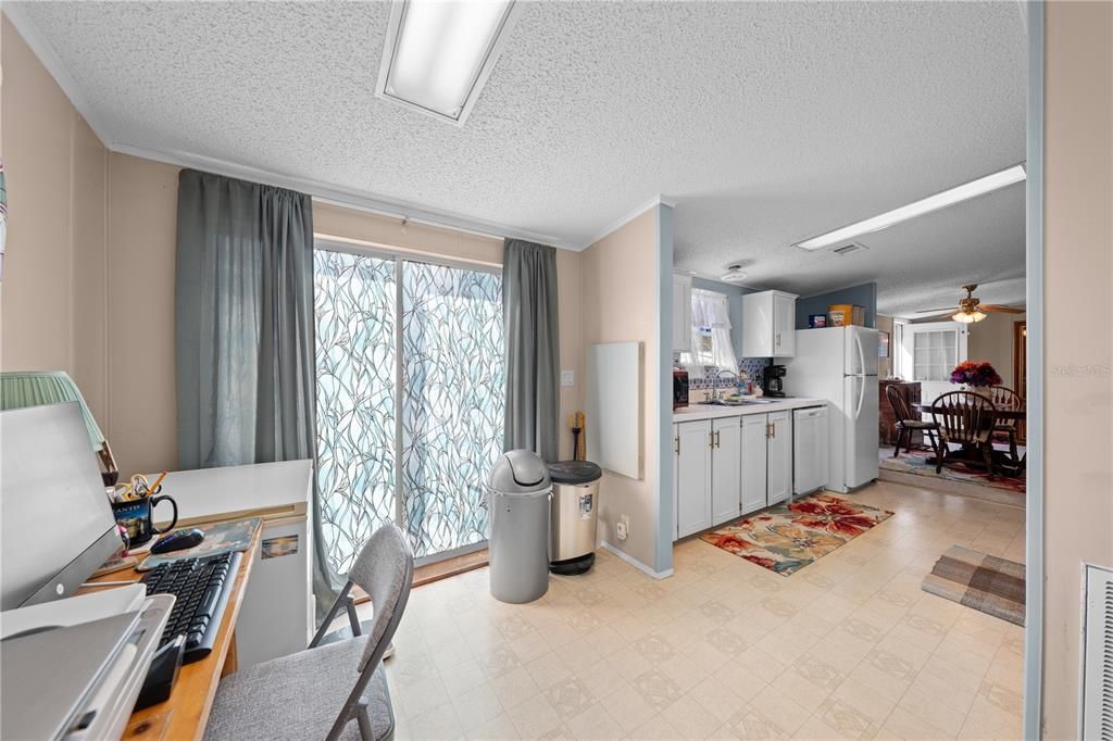 For Sale: $200,000 (2 beds, 2 baths, 1269 Square Feet)