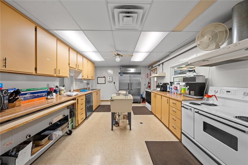 For Sale: $200,000 (2 beds, 2 baths, 1269 Square Feet)