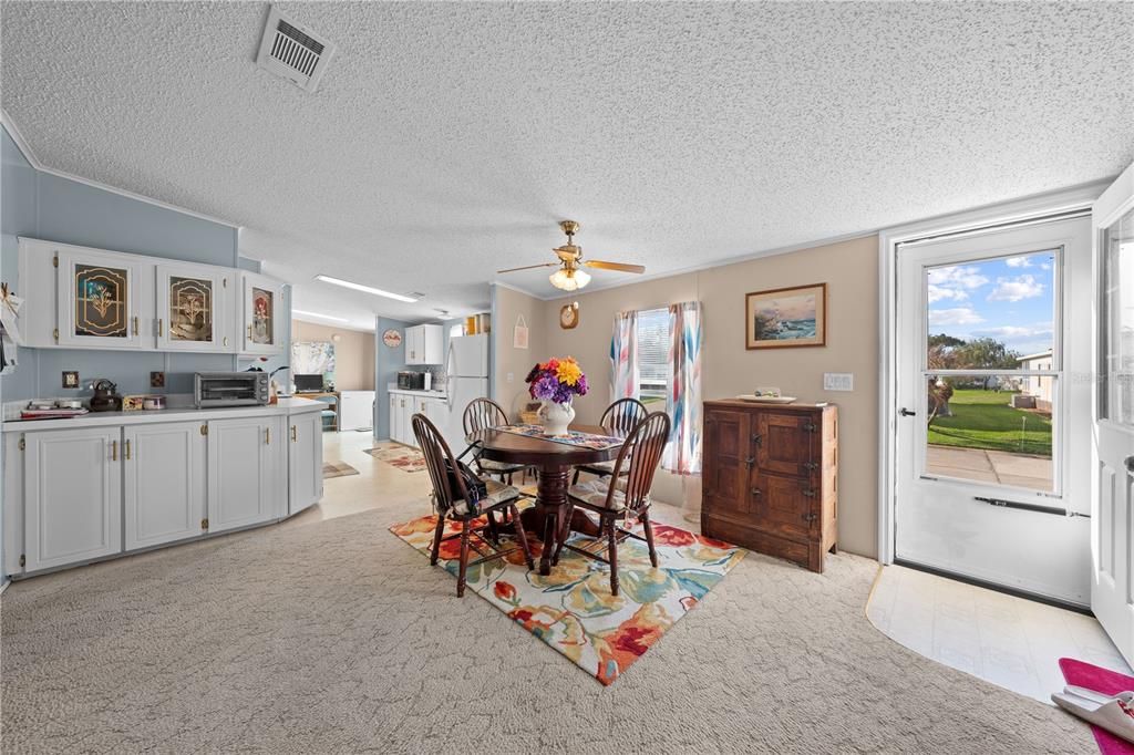 For Sale: $200,000 (2 beds, 2 baths, 1269 Square Feet)