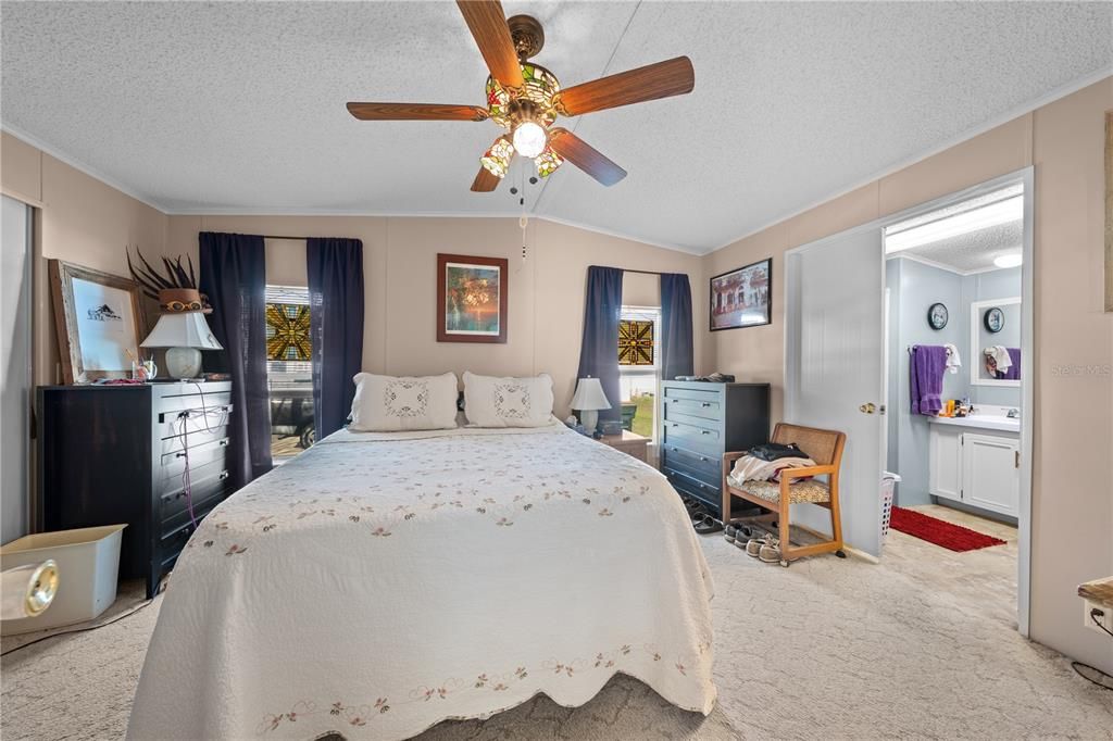 For Sale: $200,000 (2 beds, 2 baths, 1269 Square Feet)