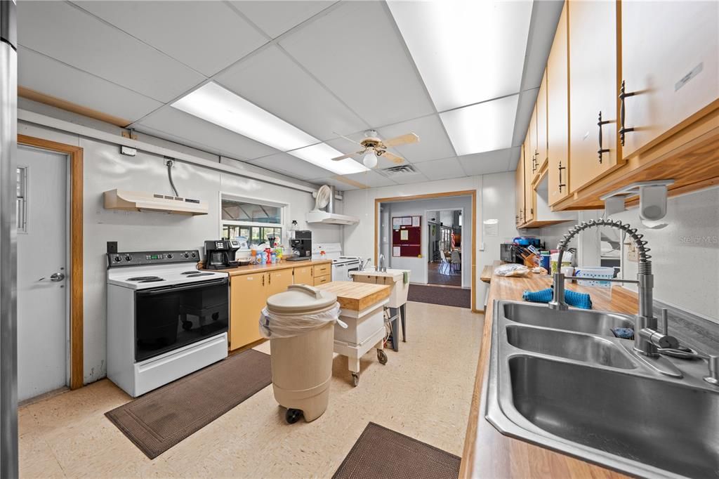 For Sale: $200,000 (2 beds, 2 baths, 1269 Square Feet)