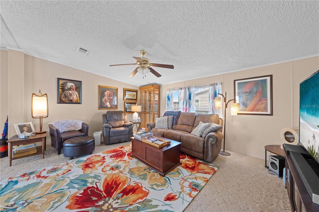 For Sale: $200,000 (2 beds, 2 baths, 1269 Square Feet)