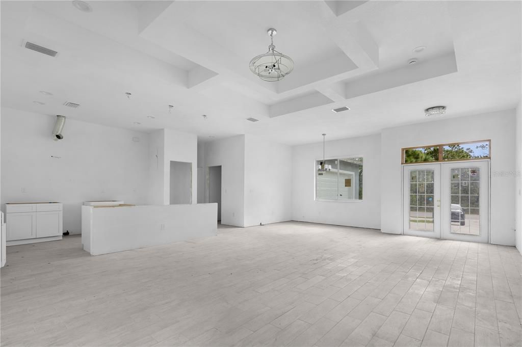 Под контрактом: $249,900 (3 спален, 2 ванн, 1686 Квадратных фут)