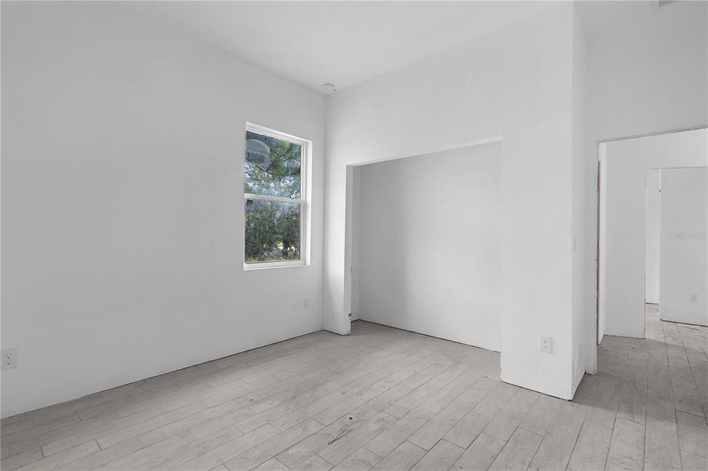Под контрактом: $249,900 (3 спален, 2 ванн, 1686 Квадратных фут)