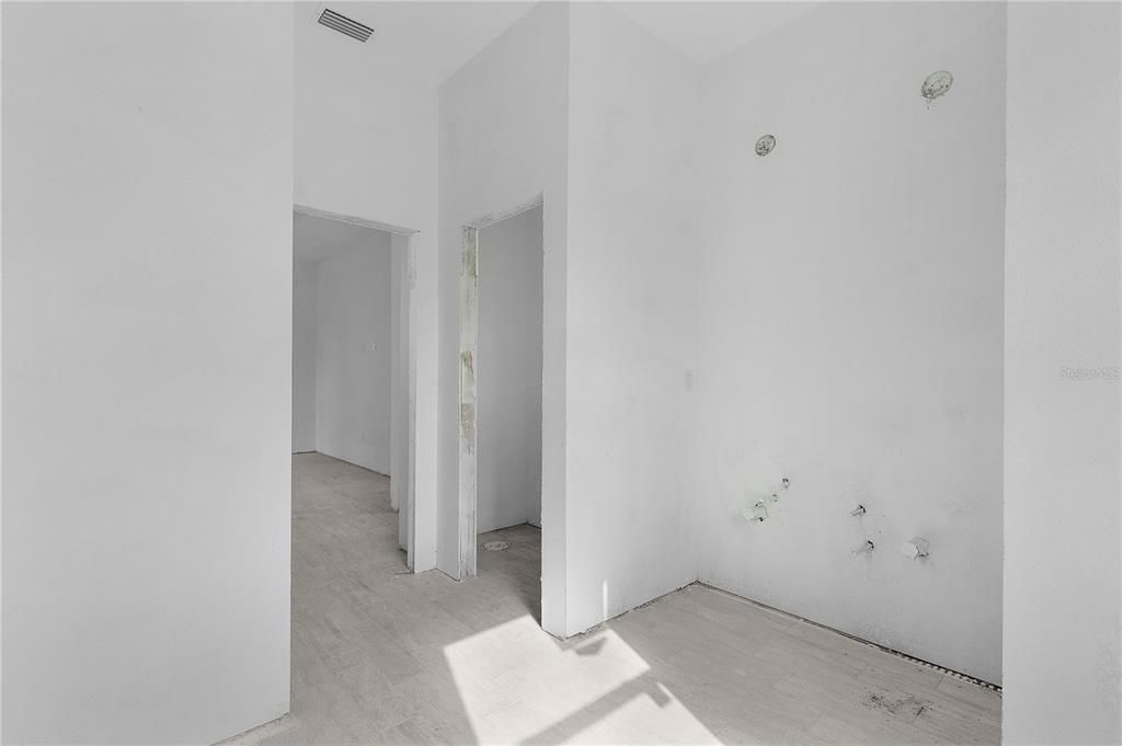 Под контрактом: $249,900 (3 спален, 2 ванн, 1686 Квадратных фут)