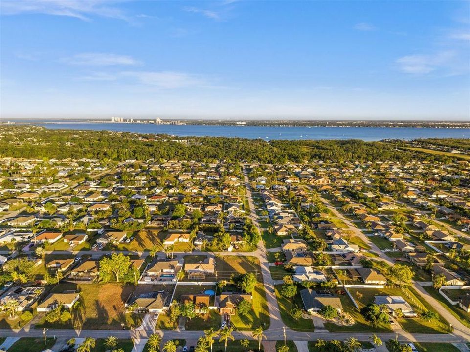 На продажу: $94,900 (0.23 acres)