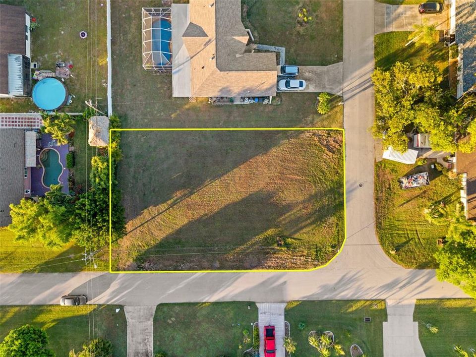 На продажу: $94,900 (0.23 acres)