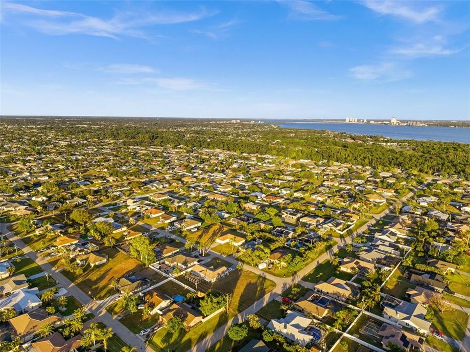 На продажу: $94,900 (0.23 acres)