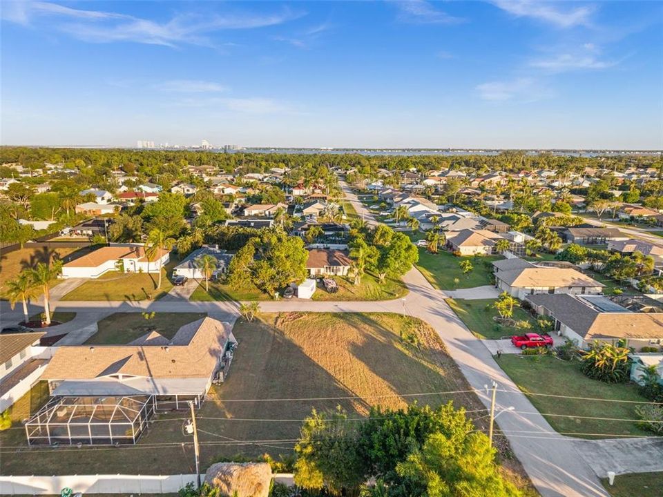 На продажу: $94,900 (0.23 acres)