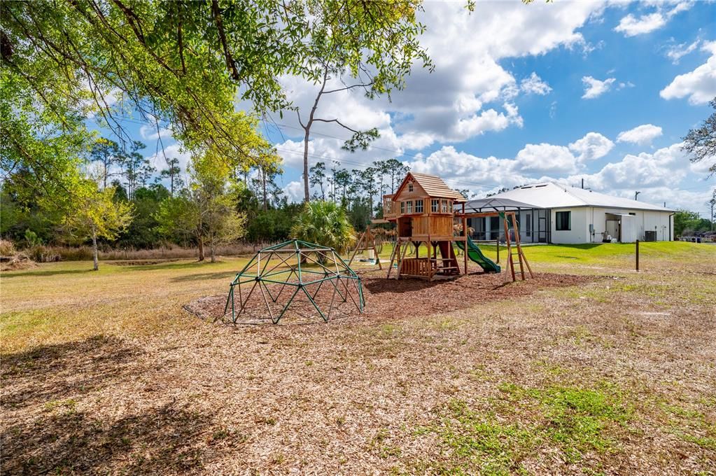 For Sale: $899,000 (3 beds, 2 baths, 1880 Square Feet)