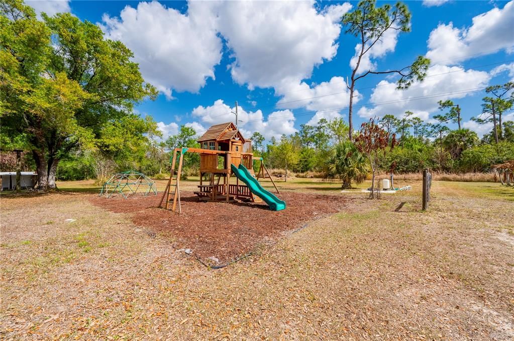 For Sale: $899,000 (3 beds, 2 baths, 1880 Square Feet)
