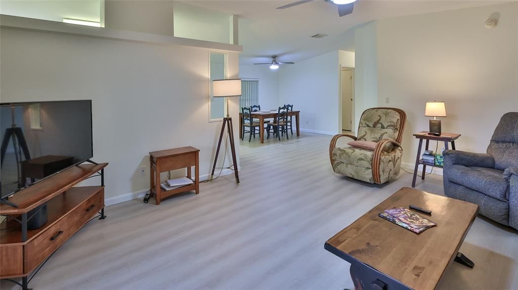 For Sale: $289,000 (2 beds, 2 baths, 1254 Square Feet)