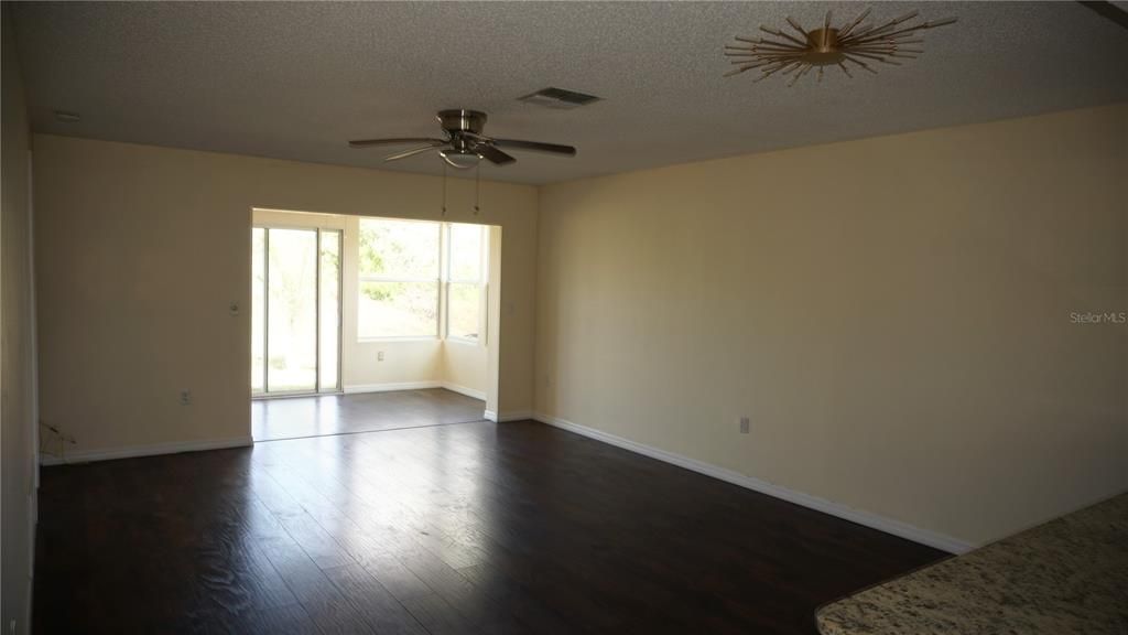 For Sale: $169,900 (2 beds, 2 baths, 1125 Square Feet)