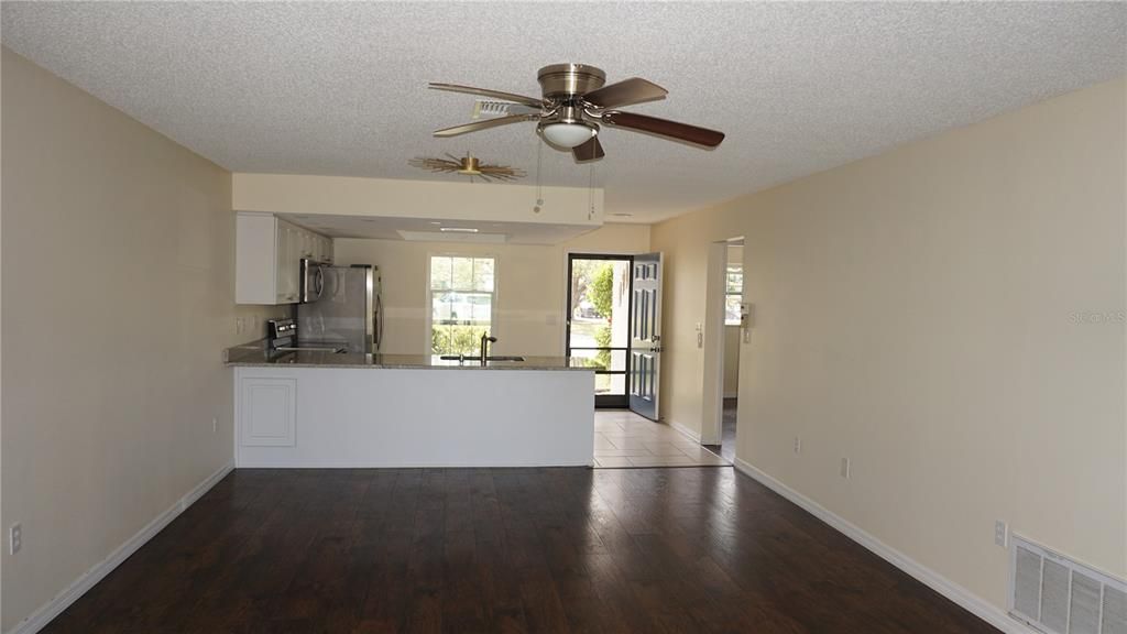 For Sale: $169,900 (2 beds, 2 baths, 1125 Square Feet)