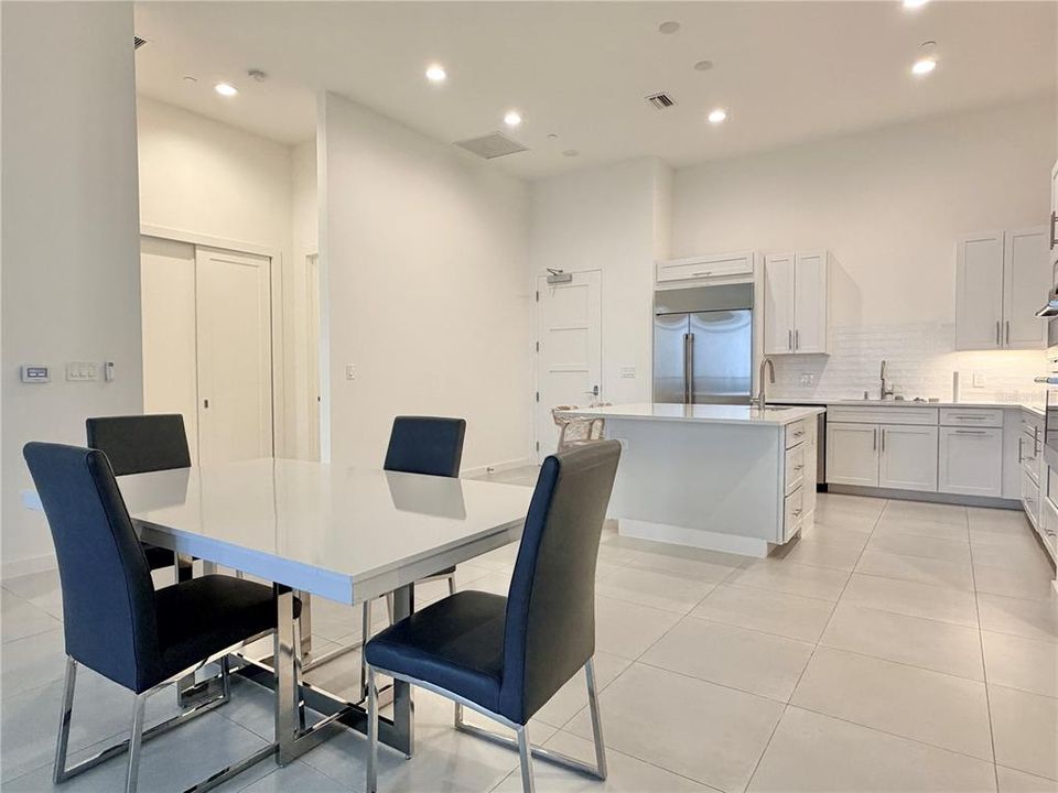 En Renta: $8,500 (3 camas, 3 baños, 2545 Pies cuadrados)