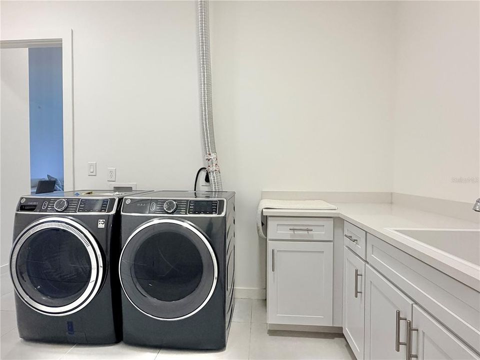 En Renta: $8,500 (3 camas, 3 baños, 2545 Pies cuadrados)