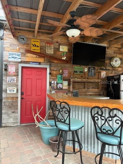 Activo con contrato: $810,000 (4 camas, 3 baños, 2369 Pies cuadrados)