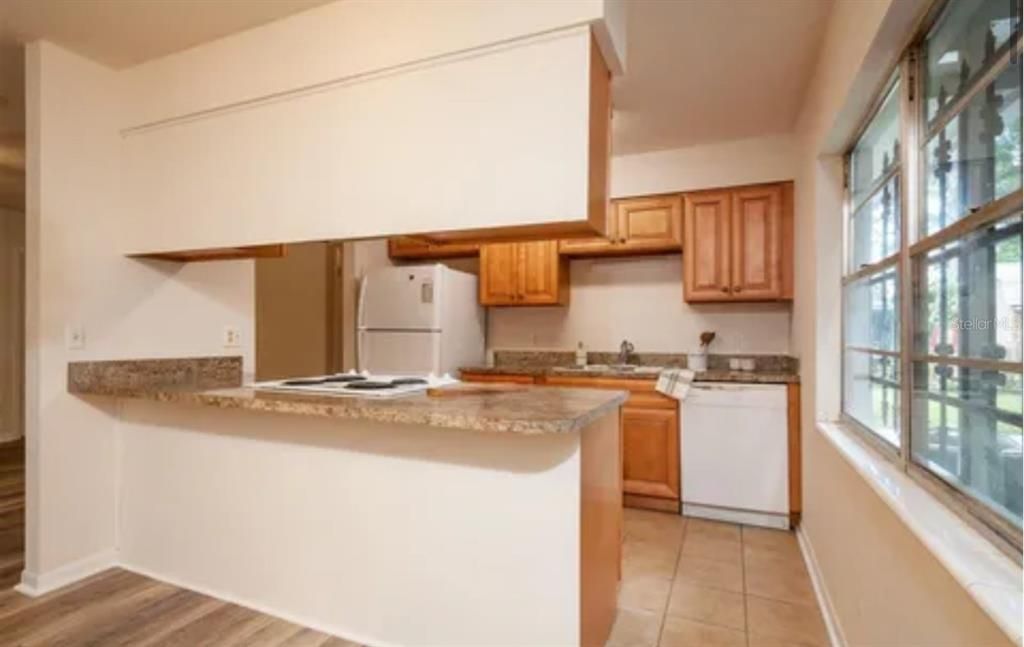 На продажу: $229,000 (3 спален, 2 ванн, 1170 Квадратных фут)