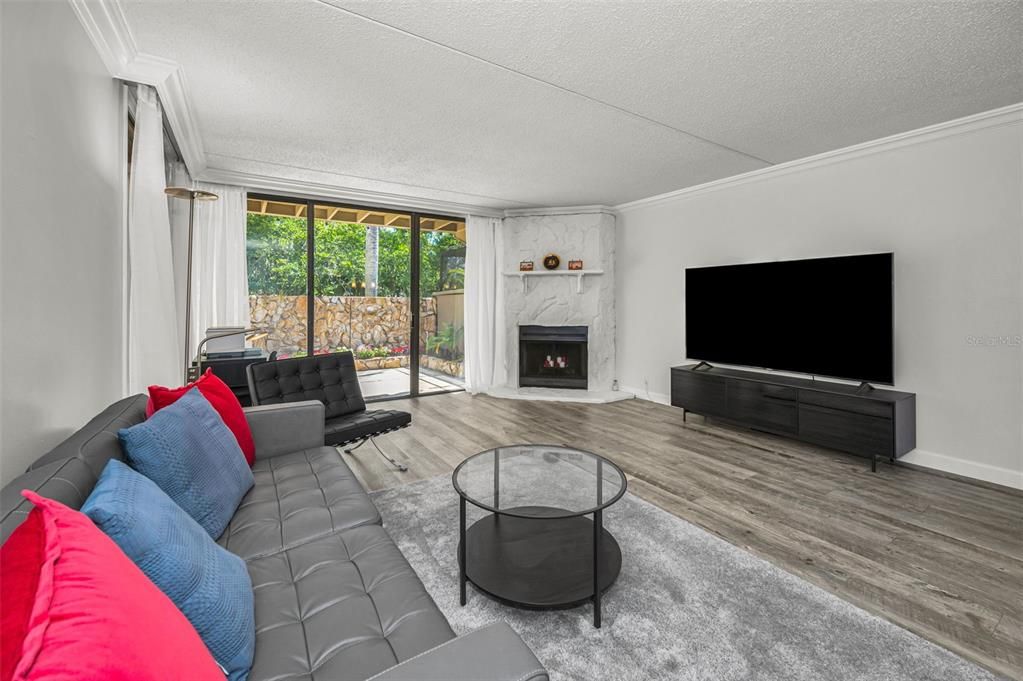 For Sale: $398,900 (2 beds, 2 baths, 1294 Square Feet)