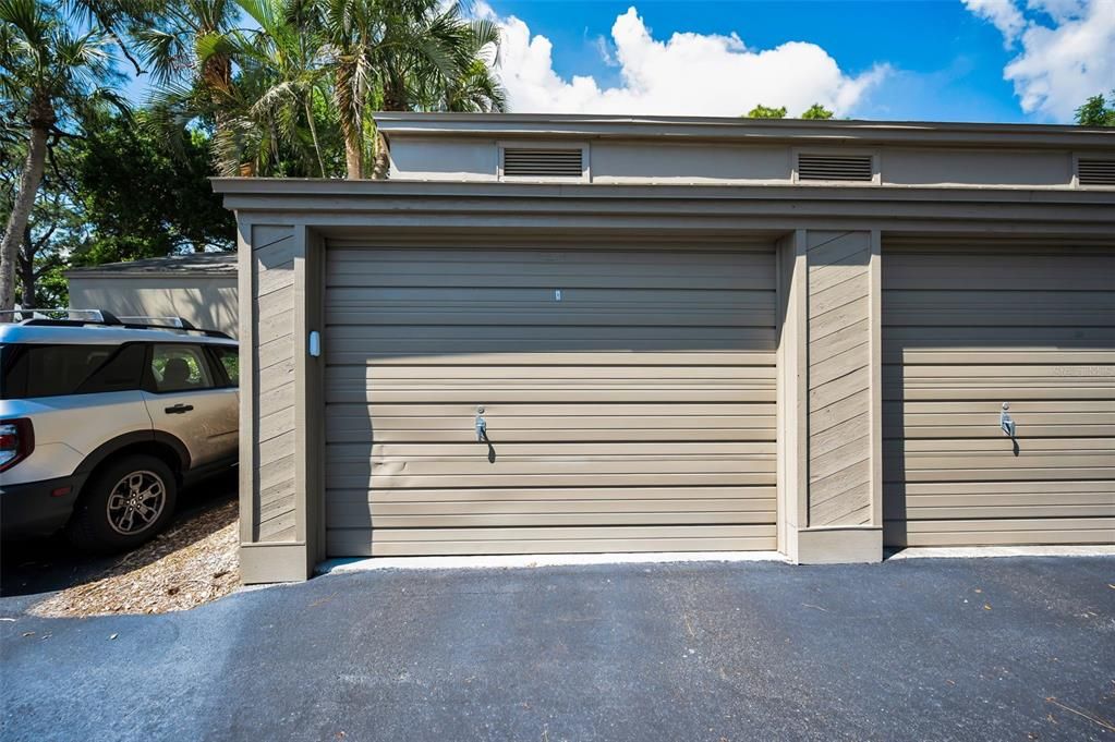 For Sale: $398,900 (2 beds, 2 baths, 1294 Square Feet)