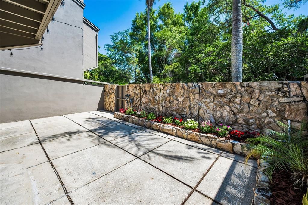 For Sale: $398,900 (2 beds, 2 baths, 1294 Square Feet)