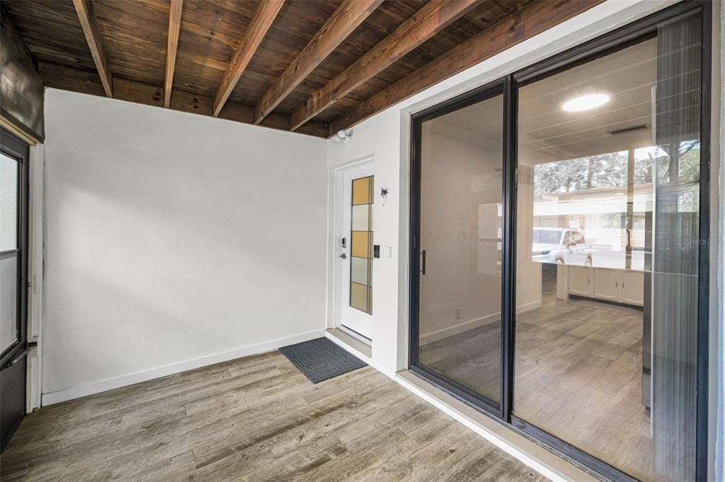 For Sale: $398,900 (2 beds, 2 baths, 1294 Square Feet)