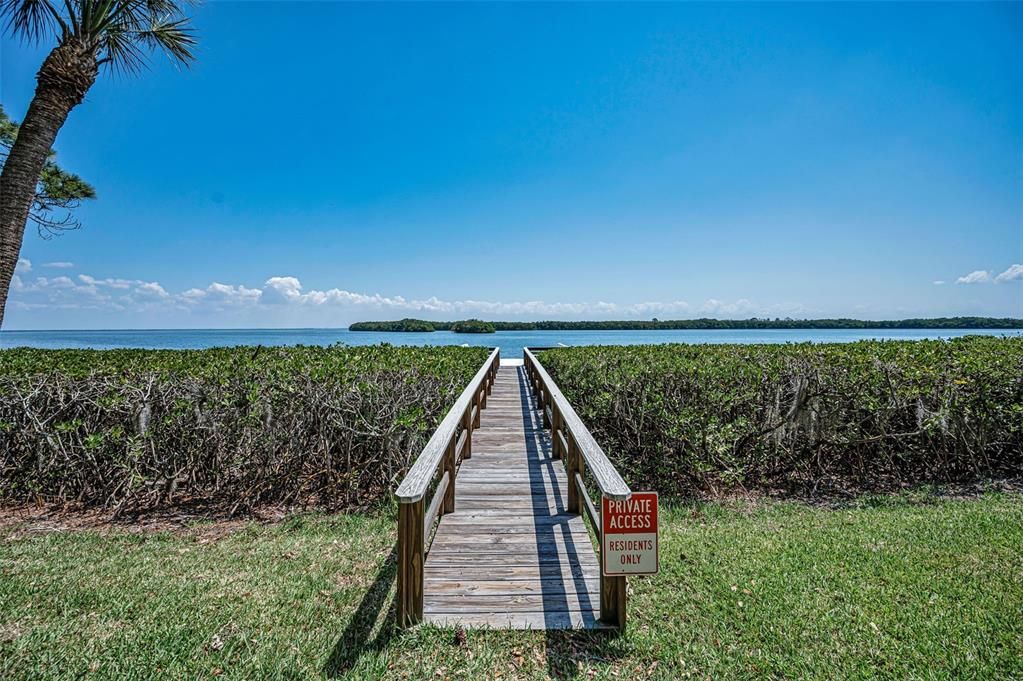 For Sale: $398,900 (2 beds, 2 baths, 1294 Square Feet)