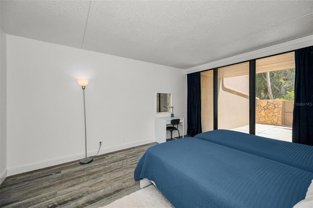 For Sale: $398,900 (2 beds, 2 baths, 1294 Square Feet)