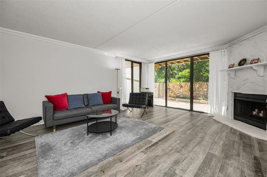 For Sale: $398,900 (2 beds, 2 baths, 1294 Square Feet)