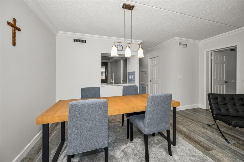 For Sale: $398,900 (2 beds, 2 baths, 1294 Square Feet)