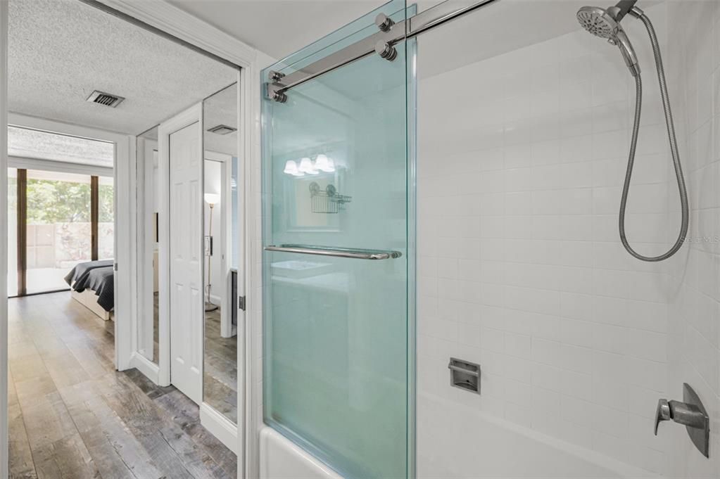 For Sale: $398,900 (2 beds, 2 baths, 1294 Square Feet)