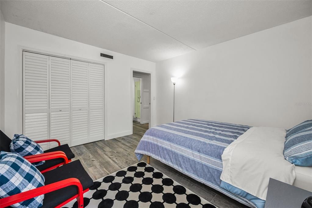 For Sale: $398,900 (2 beds, 2 baths, 1294 Square Feet)