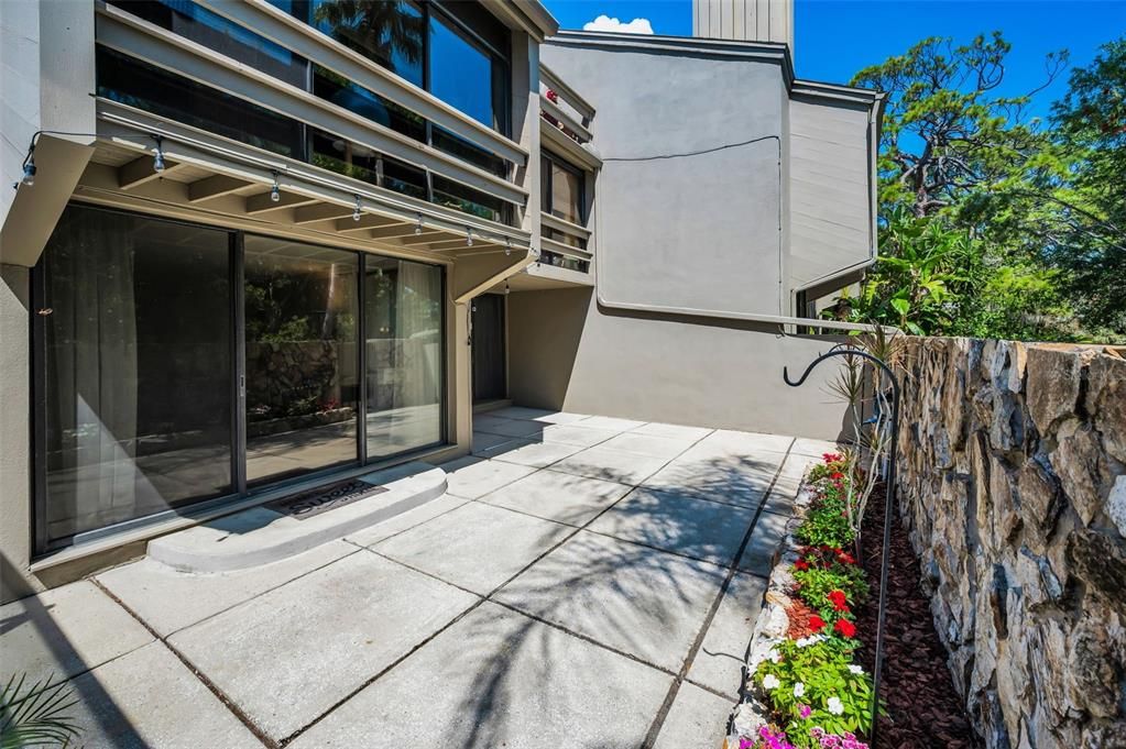 For Sale: $398,900 (2 beds, 2 baths, 1294 Square Feet)