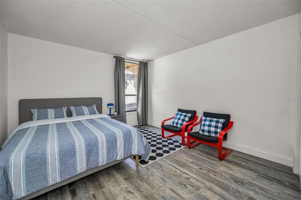 For Sale: $398,900 (2 beds, 2 baths, 1294 Square Feet)