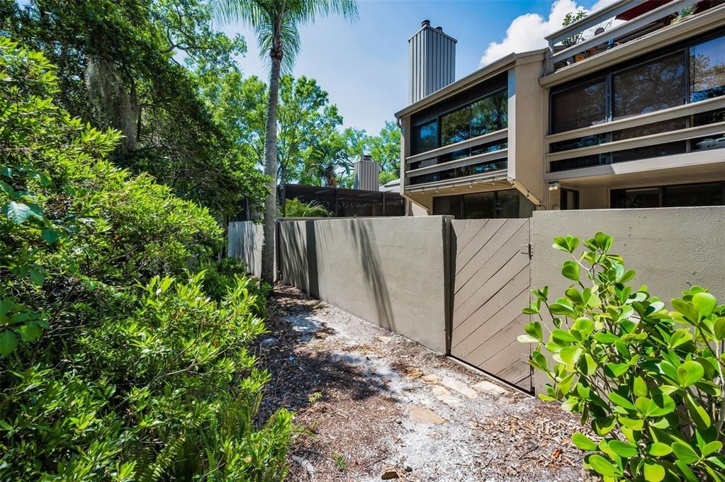 For Sale: $398,900 (2 beds, 2 baths, 1294 Square Feet)